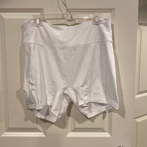 XL Vineyard Vines Performance shorts in white